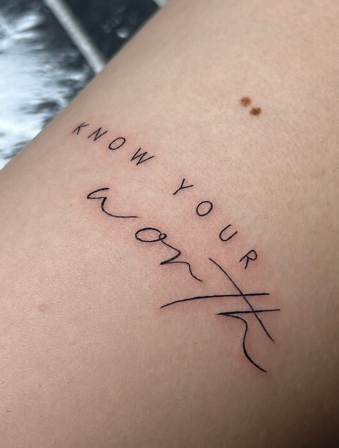 Nápis Know your worth