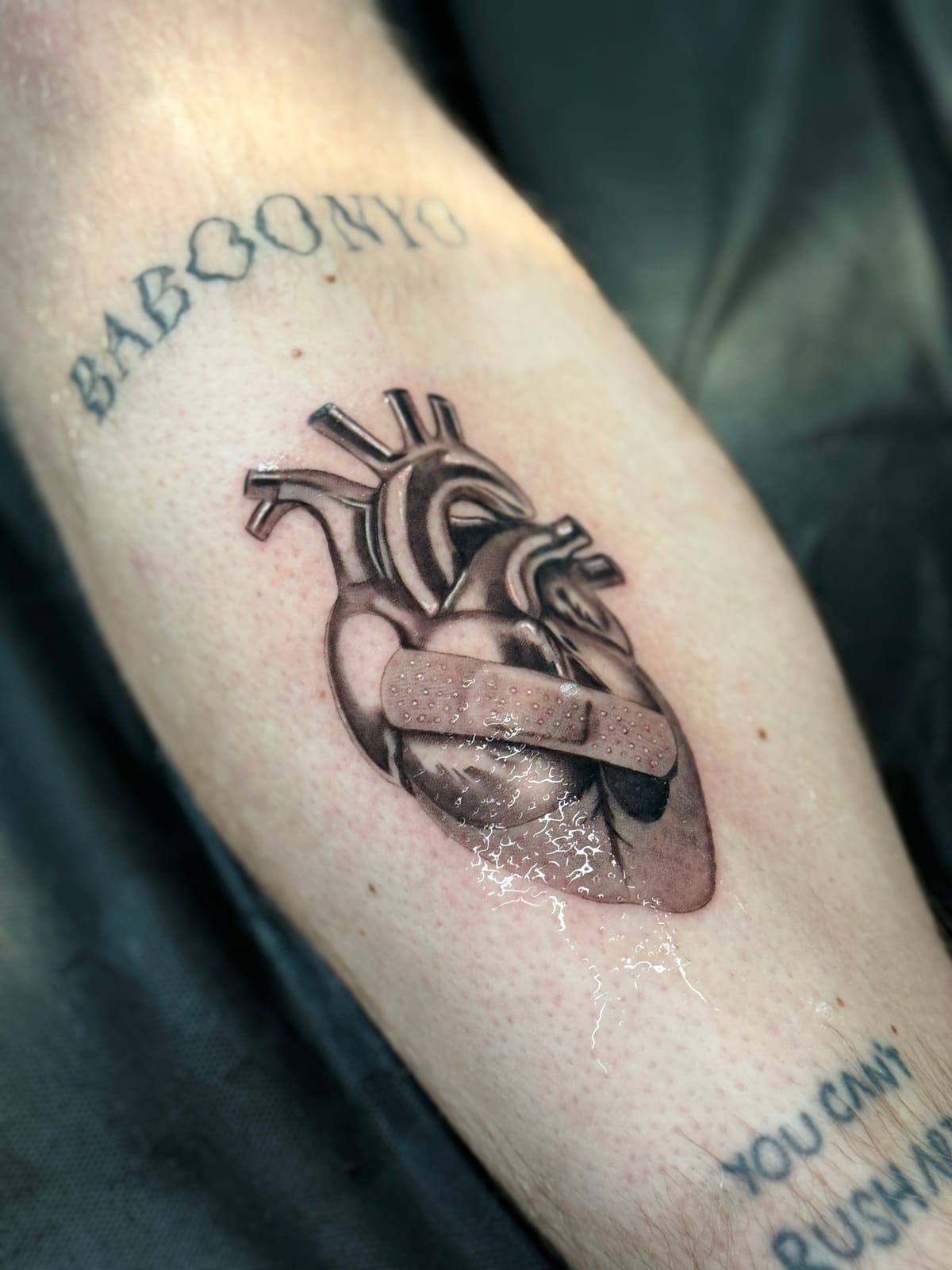 Anatomické srdce s náplastí, black a grey